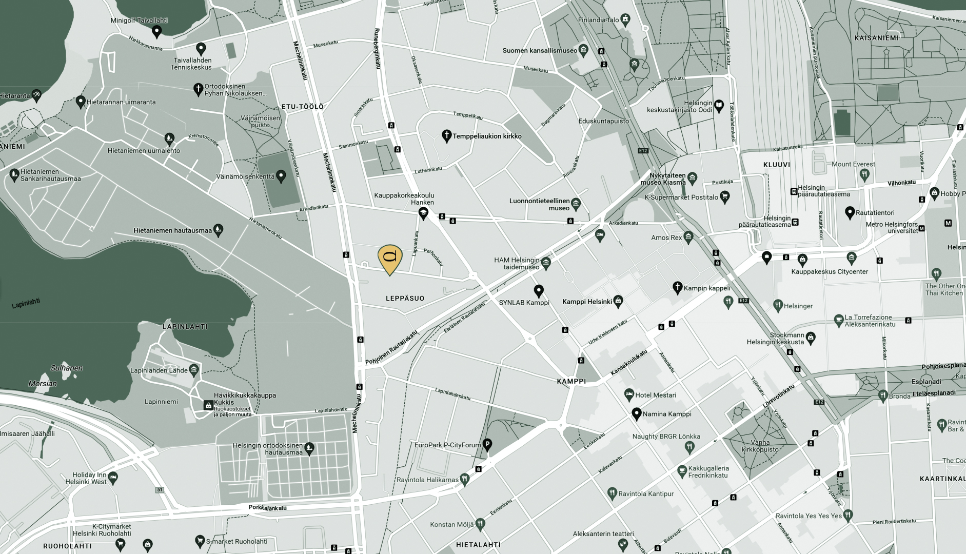 Helsingin keskustan kartta, johon merkitty keltaisella osoittimella Ravintola Domuksen osoite, Hietaniemenkatu 14.